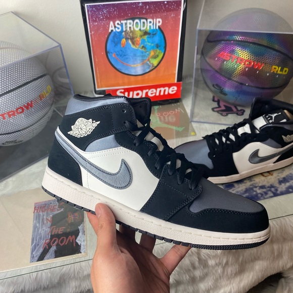 🆕 - Air Jordan 1 Mid SE Black/Grey - Size: M 10.5 - Picture 11 of 11